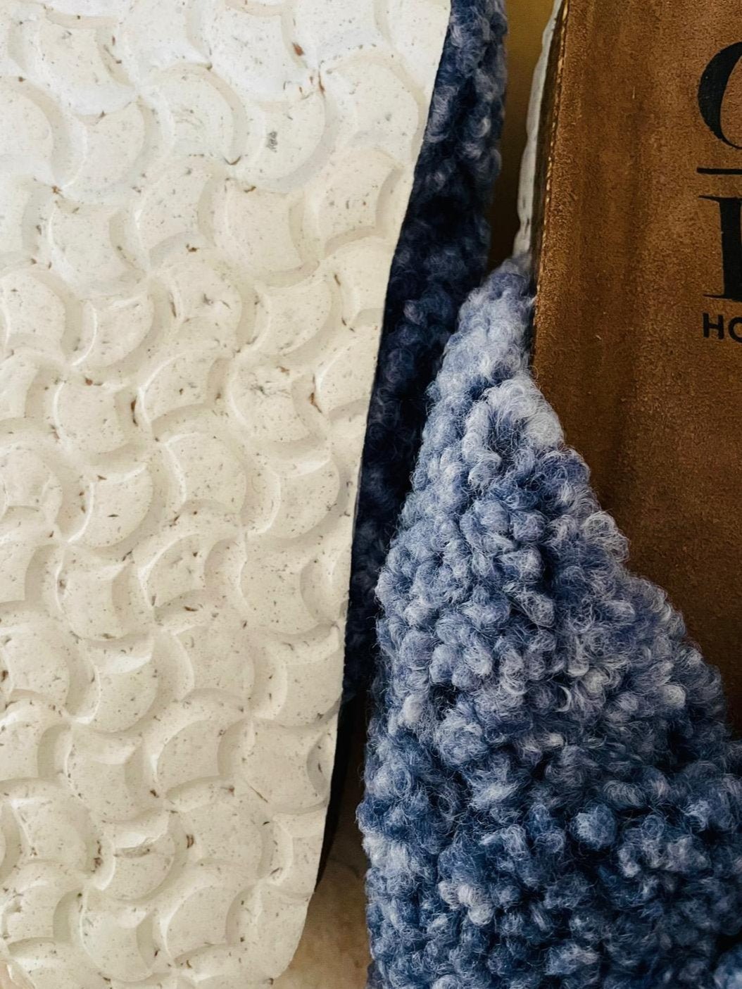 Flauschige Hausschuhe aus Recyclingmaterial